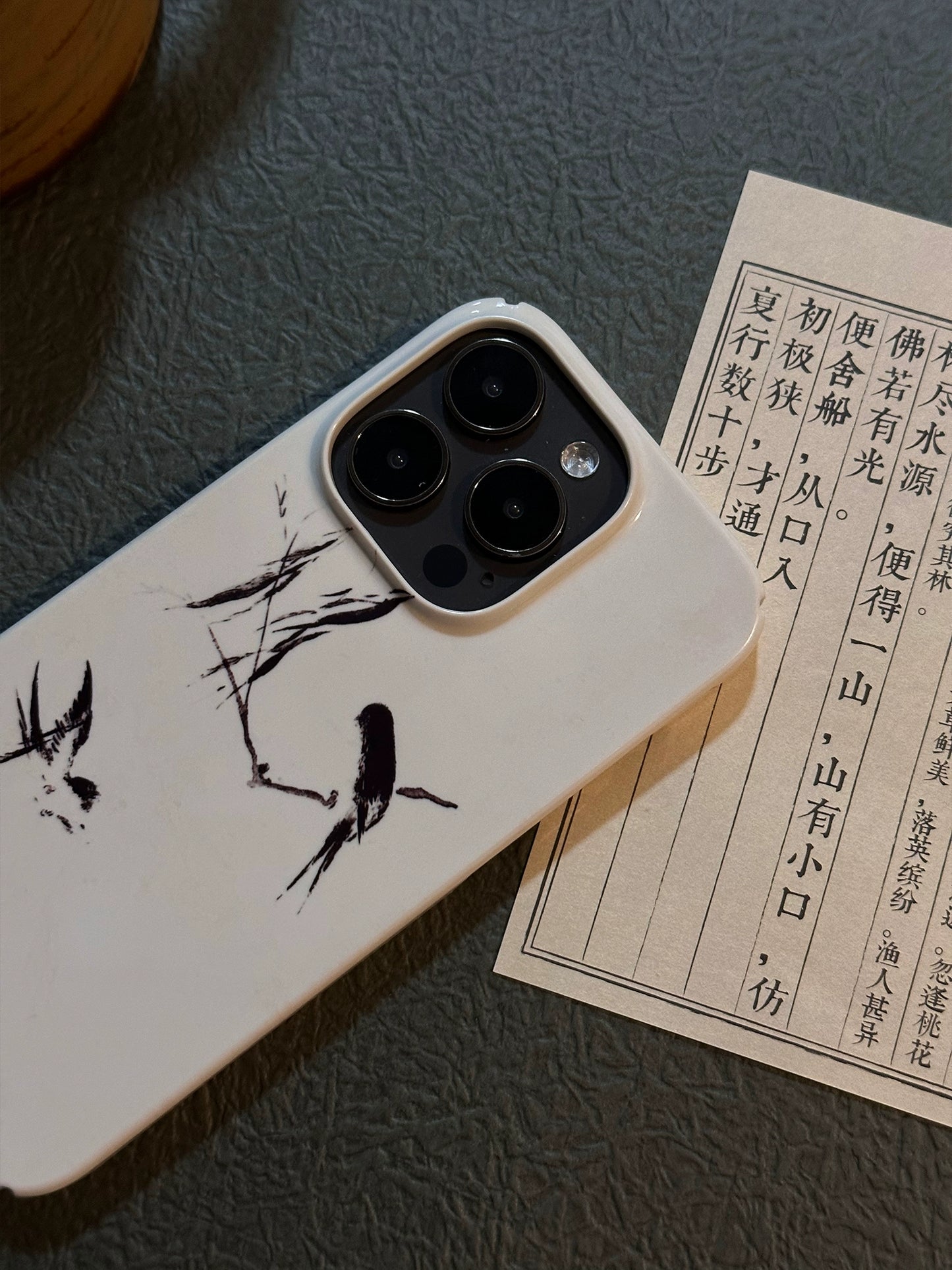 Night Studio Swallow Pattern Phone Case