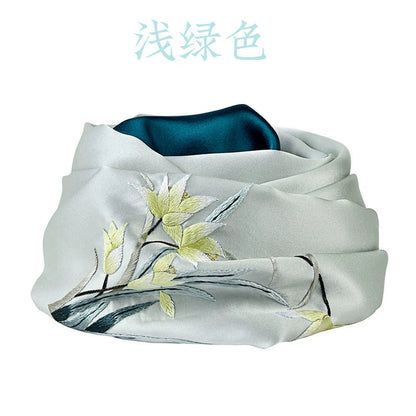 Chengdu characteristic Shu handmade thorn, grass, mulberry, towel and towel will be sent to the old.