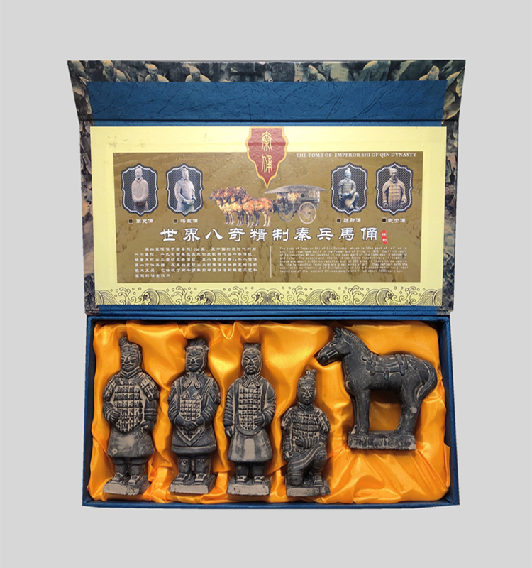 Soldiers, figurines, and pieces of Xi'an Travel, Nian, and Western characteristic handicrafts are sent out to foreigners