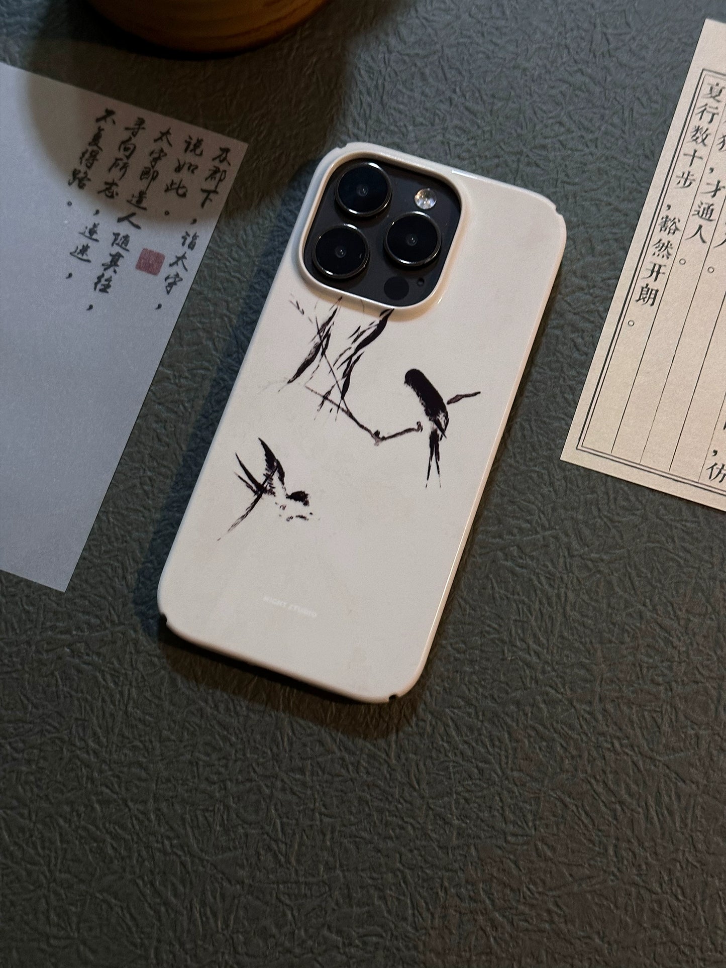 Night Studio Swallow Pattern Phone Case