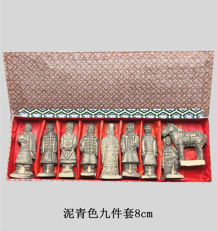 Soldiers, figurines, and pieces of Xi'an Travel, Nian, and Western characteristic handicrafts are sent out to foreigners