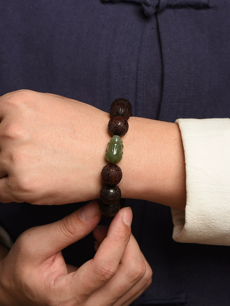 Small red sandalwood Hetian jade Pixiu bracelet.