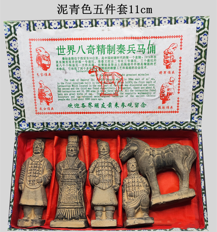 Soldiers, figurines, and pieces of Xi'an Travel, Nian, and Western characteristic handicrafts are sent out to foreigners