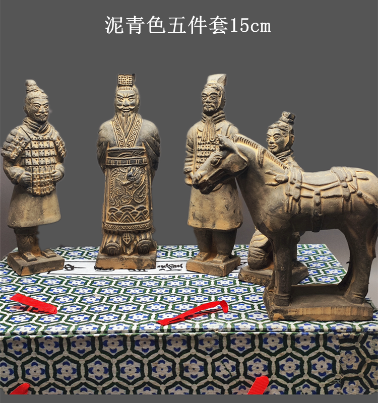 Soldiers, figurines, and pieces of Xi'an Travel, Nian, and Western characteristic handicrafts are sent out to foreigners