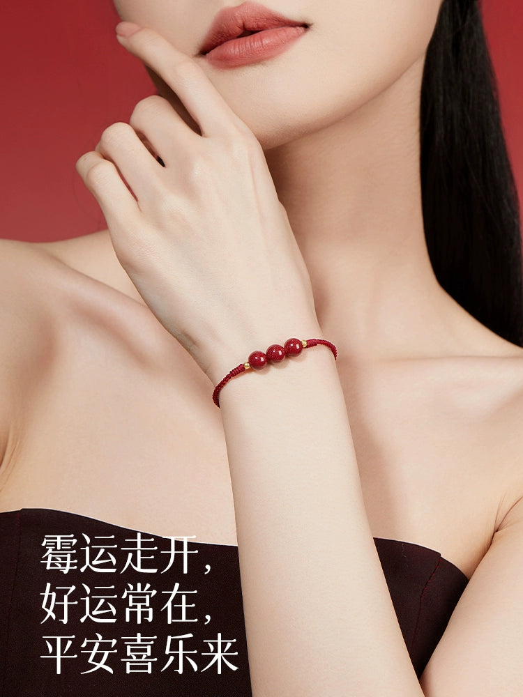 The first year of the natal year is too good for the girl's sand bracelet, and the second is the male's body charm.