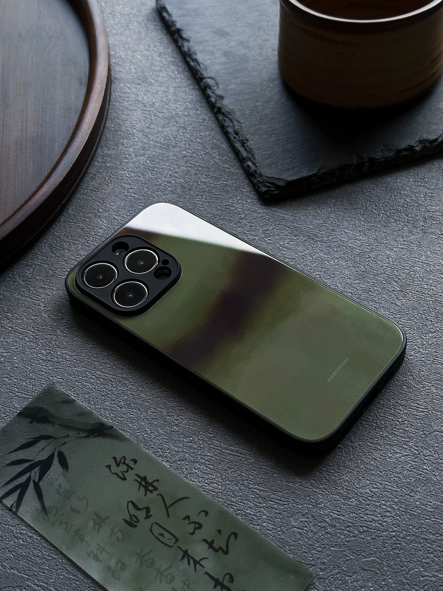 Night Studio Simple Black and Green Thin Phone Case