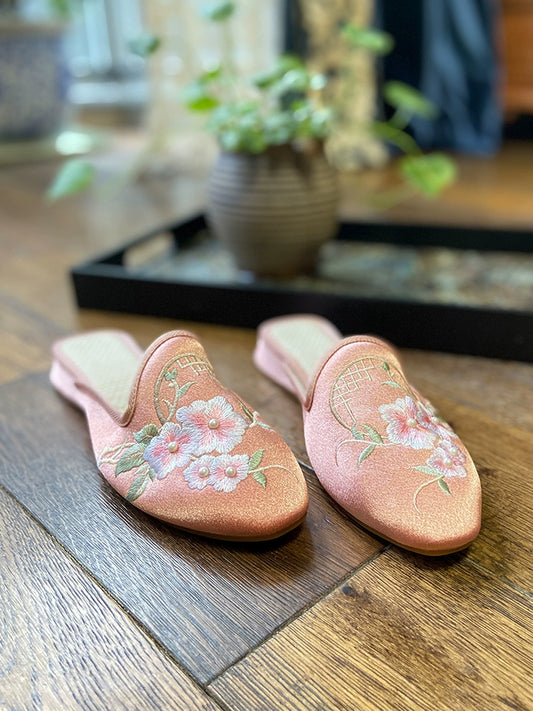 Old Beijing cloth shoes women's flat heel bottom ancient bag flower slippers sound non-slip half drag ancient cheongsam shoes women