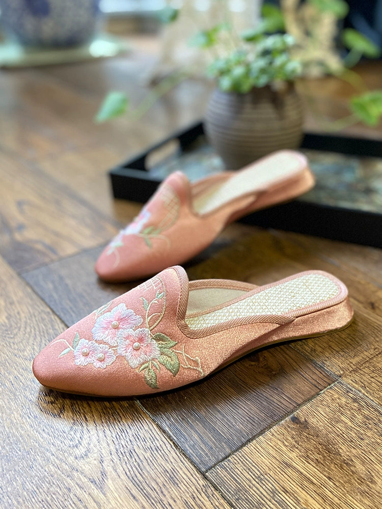 Old Beijing cloth shoes women's flat heel bottom ancient bag flower slippers sound non-slip half drag ancient cheongsam shoes women