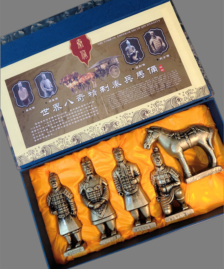 Soldiers, figurines, and pieces of Xi'an Travel, Nian, and Western characteristic handicrafts are sent out to foreigners